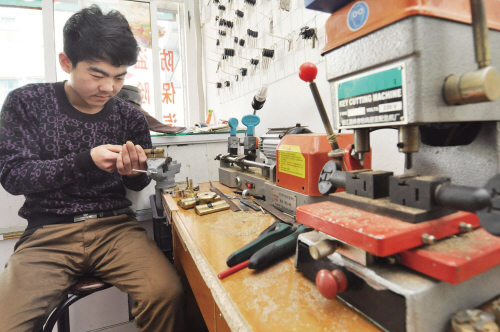 蔗香乡开锁店为啥“牛号”频现 听开锁师傅讲什么锁最防盗