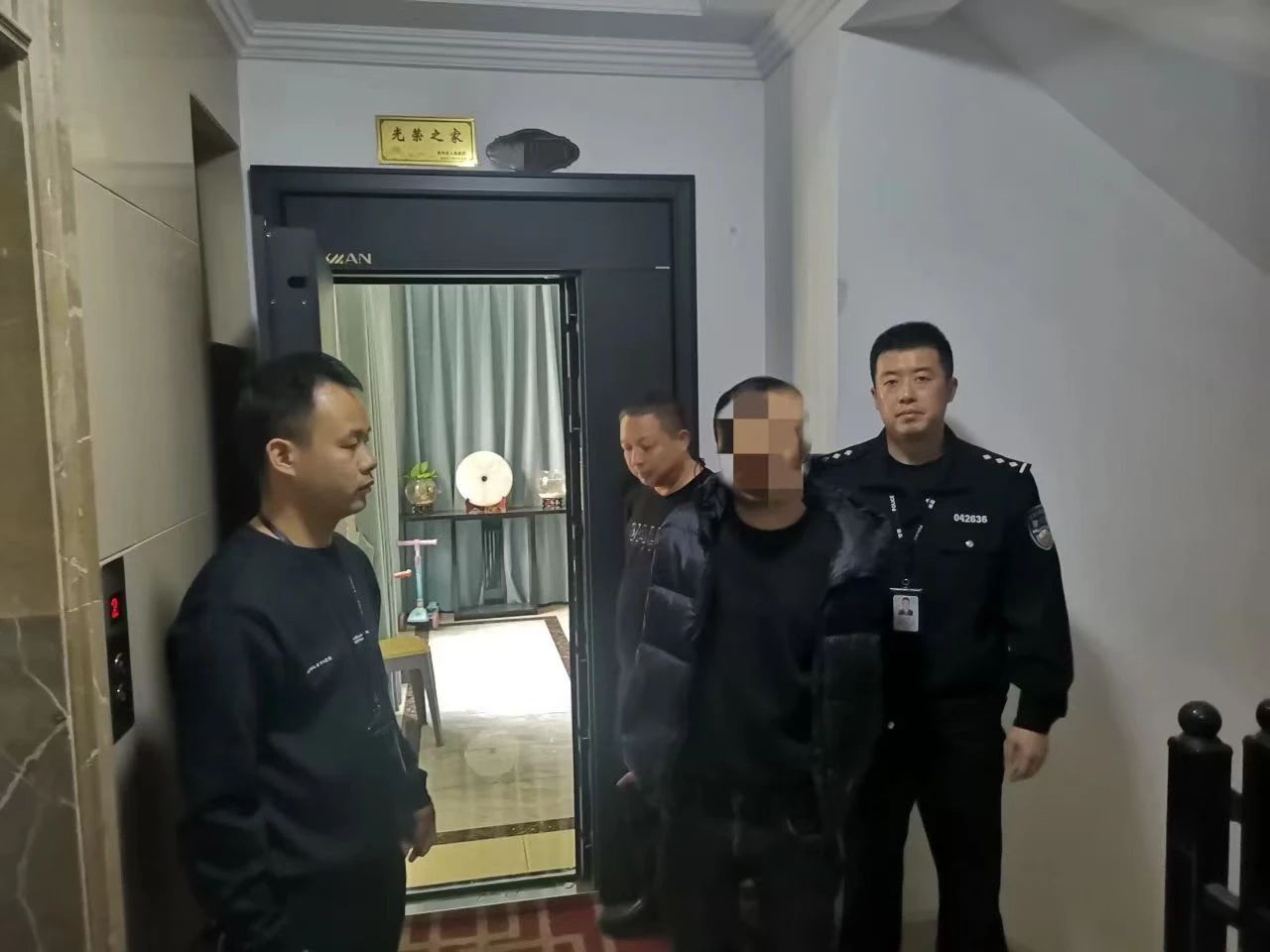蔗香乡全副伪装仍被识别！双龙公安成功抓获一名撬锁盗窃嫌疑人